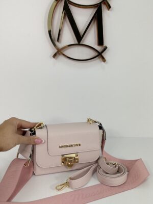 T37 Púder rózsaszín válltáska