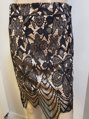 SZ010 Drapp csipkés szoknya