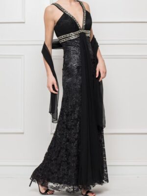 R113 Fekete csipke estélyi ruha