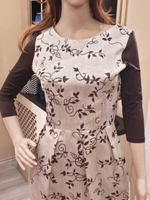 R118  Bézs barna mintás hosszú ujjú ruha